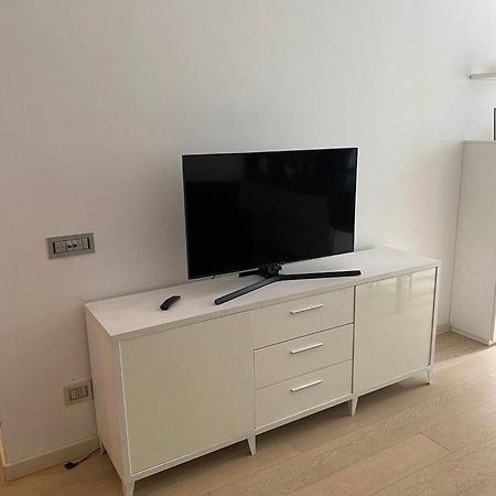 Lovely Apartment In The New Porta Nuova Area ميلان المظهر الخارجي الصورة