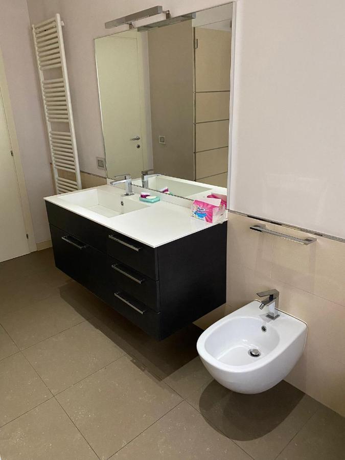 Lovely Apartment In The New Porta Nuova Area ميلان المظهر الخارجي الصورة